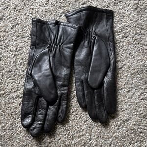 Women’s Black Leather Gloves - Classic Winter Accessory
